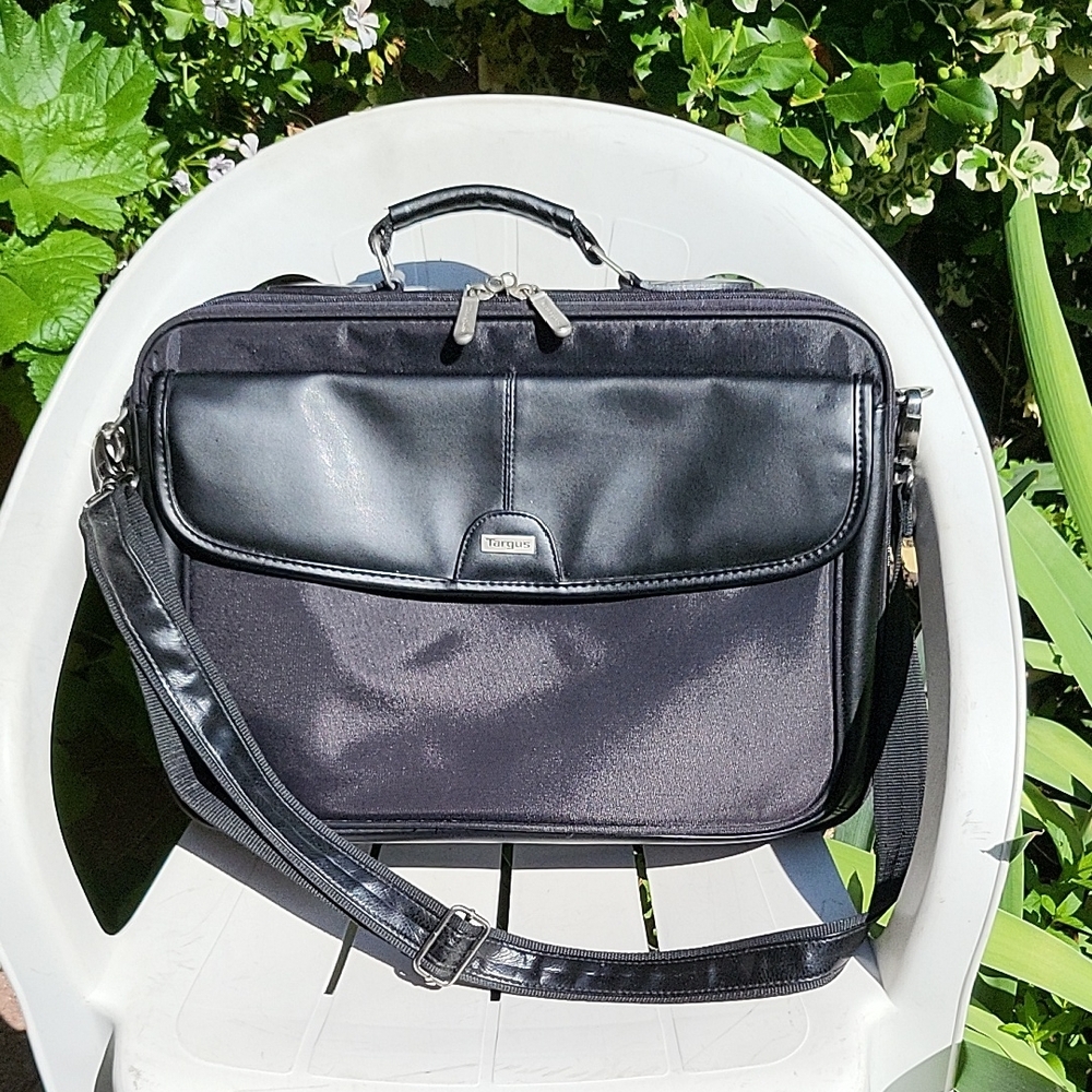 Targus Laptop Bag, Black Canvas, Faux Leather Trim, Unisex, 15.5"x11"